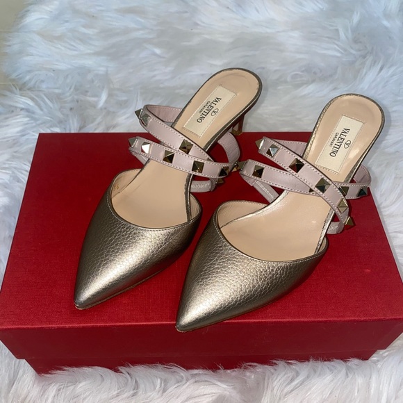 Valentino Garavani Shoes - Valentino garavani low heeled pumps